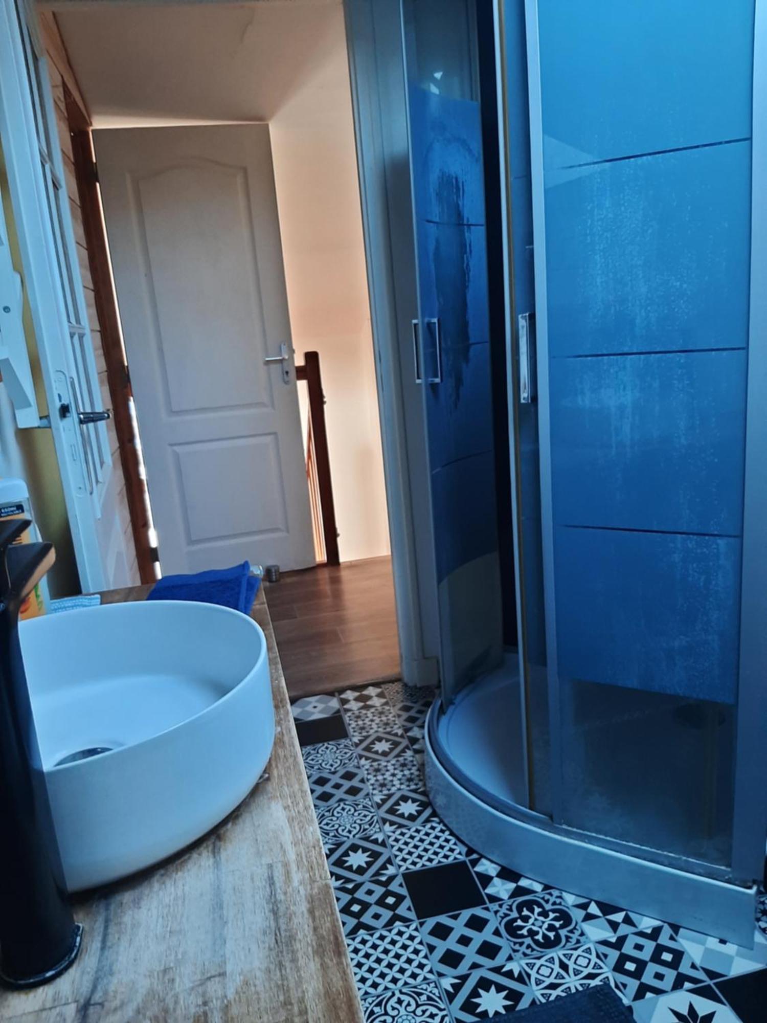 Duplex14h 1er Etage Jardinet 1 Parking Ou Studio14b Rdc Terrasse Sans Parking * La Rochelle (Charente-Maritime)