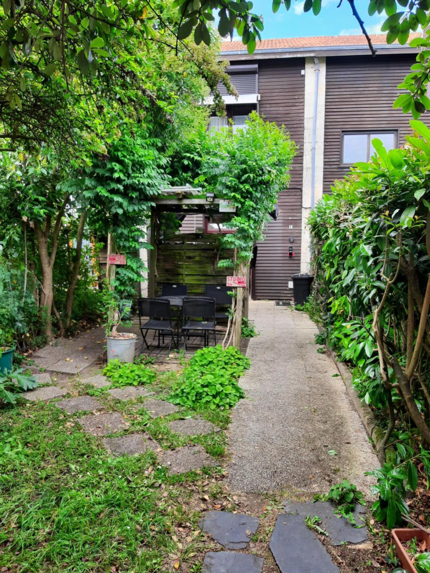 Duplex14h 1er Etage Jardinet 1 Parking Ou Studio14b Rdc Terrasse Sans Parking Apartment La Rochelle (Charente-Maritime)