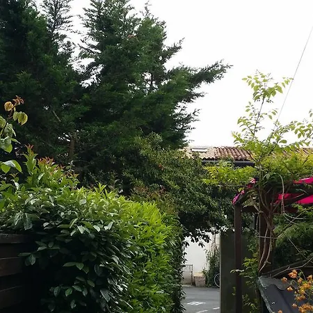 Duplex14H 1Er Etage Jardinet 1 Parking Ou Studio14B Rdc Terrasse Sans Parking La Rochelle  Exterior photo